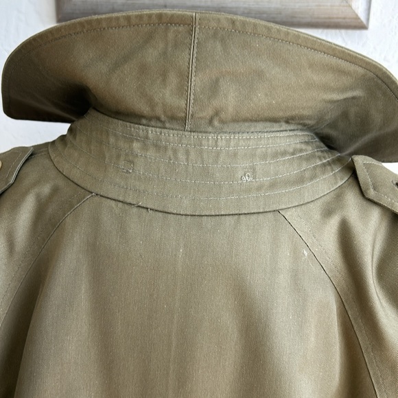 Burberrys trench coat with zip wool insert. This is an authentic vintage item. - Picture 11 of 17